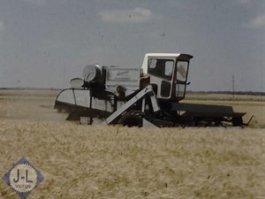 The 1964 Allis Chalmers Gleaner combine line. The A2, C2, E, CH, and CR. Which one are you buying? | J and L Videos