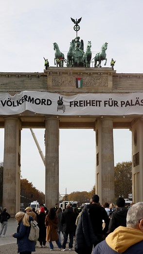 378K views · 15K reactions | Protesters unfurled a banner reading "Never again genocide — freedom for Palestine" from Berlin's famous Brandenburg Gate. Around 75 police officers, including climbing specialists, were deployed to arrest them. | DW News | Facebook
