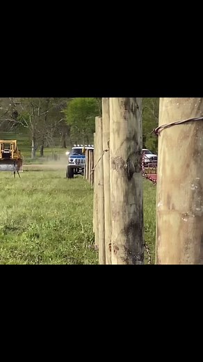 Durability testing 79’ F250 #whistlindiesel #ford #f250 #durabilitytest #trucksoftiktok #79ford #obs #obsford #whistlingdiesel #truck #fordtrucks #testing #trucktok #fordgang #skidsteer #bulldozer #crushed #trucks