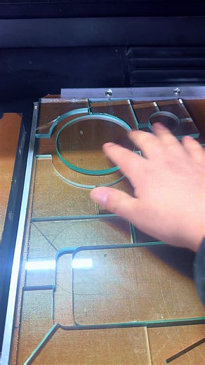Advanced Picosecond Laser Cutting for Glass