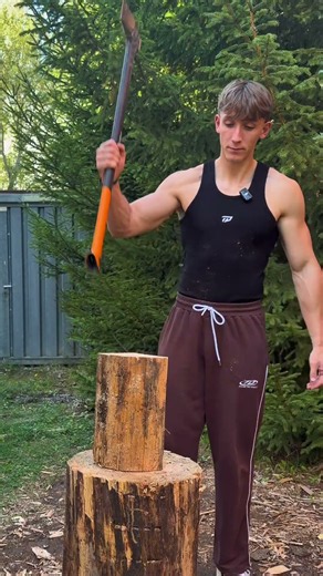Losss geht’s 🇯🇵 #hacken #holz #holzhack