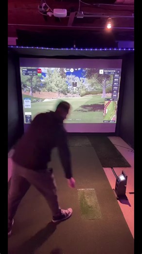 Whoever said golf isn’t dangerous is a liar #golfhumor #golfsimulator #golf #golfswing #tiktoklive @Tee 2 B Garage Golf