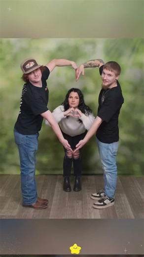 This is your sign to do an awkward sibling photoshoot😂#awkwardfamilyphotos #jcpenneyphotoshoot