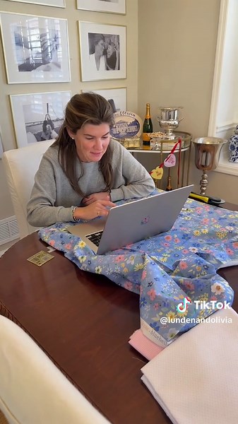 Chatty Monday vlog 🤍 #lundenandolivia #wlw #wlwcouple #wlwtiktok #wlwlesbian #lesbiansoftiktok #lesbiancouple #vlog #vlogs #dayinmylife #morningroutine #couple #couplegoals #marriage #marriedlife #trending