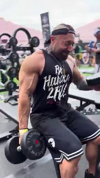 Superset: Alternating Dumbbell Hammer Curl with Plate Weighted Bench Dips