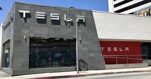 How Elon Musk managed to secure Tesla's first store with a Roadster and patents