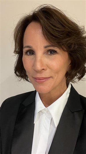 Going ‘Out Out’ tonight with friends. It’s nice to take off my cap and trakkie bottoms and make an effort in what feels like forever. Happy Friday! #tgif | Andrea McLean