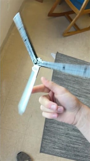 Triple scissor / Balisong tricks