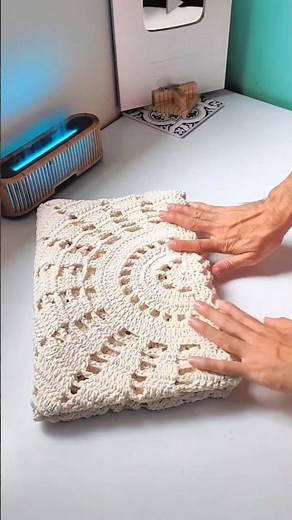 Half-moon crochet rug, step-by-step tutorial by Samuel Muleke, Artisan