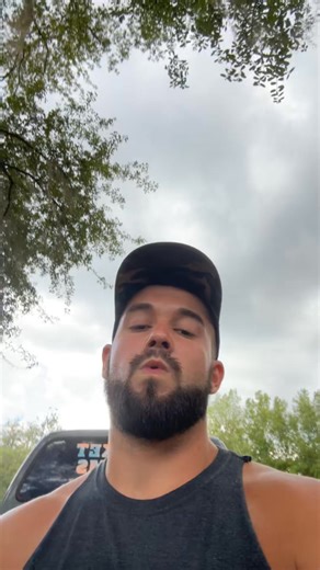 Homemade gooseneck hitch… #floridatoys #gooseneck #hitch #kustom #fabrication #welding #fbk #funbucketkustoms #superduty #imovecarsmf | funbucketkustoms