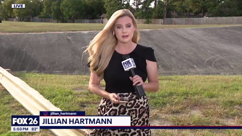 On-duty Baytown officer, 5 children injured in crash