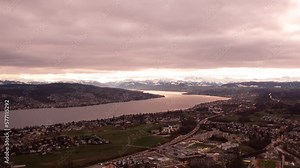 Zeitraffer Sonnenaufgang über dem Zürichsee, Zürich Schweiz