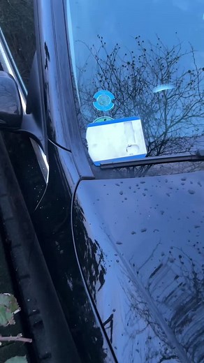 OOONO P-DISC NO1 – Elektronische Parkscheibe (Blau) Nie wieder Parkzeit manuell einstellen. Die elektronische Parkscheibe von OOONO stellt die Ankunftszeit automatisch ein, sobald du dein Fahrzeug abstellst – ganz bequem und gesetzeskonform (bei ordnungsgemäßer Nutzung gemäß StVO). Highlights: • Automatische Einstellung der Parkzeit • Modernes, gut lesbares Display • Zugelassen für den Straßenverkehr (E-Prüfzeichen) • Einfache Montage an der Windschutzscheibe • Dezentes, kompaktes Design Ideal f