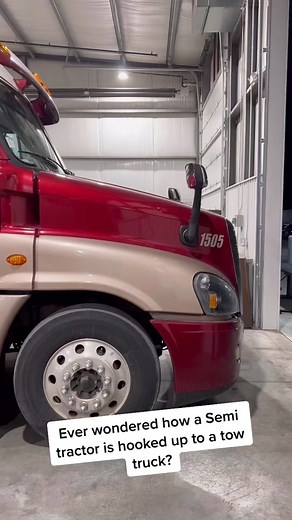 How to Hook Up a Semi Tractor to a Tow Truck