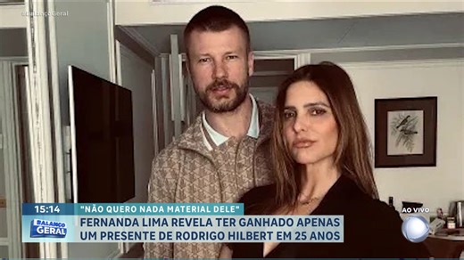 🎁 Durante um podcast, Fernanda Lima revelou que recebeu apenas um presente do marido, Rodrigo Hilbert, em quase 25 anos de relação. “Não quero nada material dele”, explicou a apresentadora. E o único presente foi um castiçal feito a partir de peças de ferro-velho, que o próprio marido construiu. “Não é uma coisa de que eu goste: pedir coisas, avisar [sobre datas comemorativas]”, confessou Fernanda. “Ele [Rodrigo] nunca me deu nada que tenha comprado numa loja”, acrescentou a artista. Recorde-se