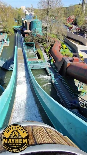 Could you imagine riding this 😱 Great log flume @Walibi Belgium - Aqualibi! #themepark #fyp #shorts