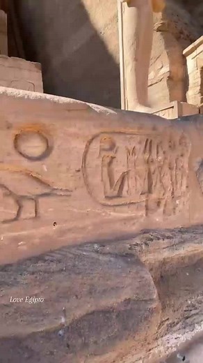174K views · 10K reactions | Ramsés II fue uno de los faraones más importantes del antiguo Egipto (gobernó desde 1279 a. C. hasta 1213 a. C.). Como homenaje a su victoria en la batalla de Qadesh (1274 a.C.), el faraón ordenó la construcción de Abu Simbel, un complejo arquitectónico formado por dos templos excavados en la roca que se encuentran en la región de Nubia, a 1 200 kilómetros al sur de El Cairo, en Egipto. | Love Egipto | Facebook