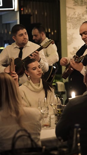 @zlatni_bokal on Instagram: "U srcu Skadarlije, tamo gde vreme sporije teče, Zlatni bokal svakog dana ispisuje boemske večeri uz tamburice i starogradske pesme koje nikada ne stare 🎻"