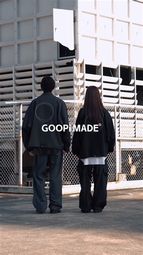 undergarden_ootd | 這是雙人組合 男生著用的顏色為Charcoal 女生著用的顏色為Black . 革変．機能時裝新結構 落肩 / 寬鬆輪廓 - 校正 Formal Coat 衣長設定 手袖處自然前彎設定 強化著用體驗與活動性 R-evision 1. 正式修訂 GOOPiMADE 25 A/W... | Instagram