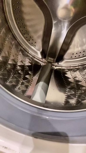 Washing machine drum and door clean. First time using soda crystals 😍 #fyp #cleaningtok #foryoupage #washingmachine