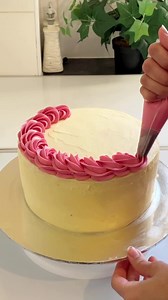 1.2M views · 2.6K reactions | Wilton 2D nozzle piping cake design #fbreels #reelsfbviral #fbreelsvideo #viralreelsfb #FacebookPage #pipingskills | HAFSI | Facebook