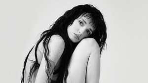 Poppy veredelt neuen Song "Motorbike" mit offiziellem Video