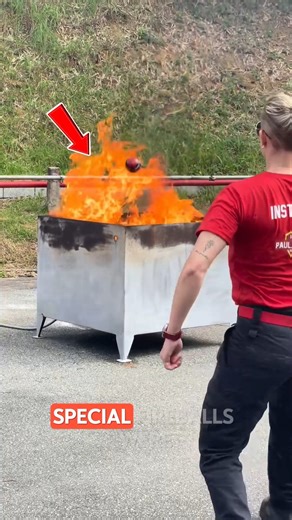 This Fire Extinguisher Ball Is Incredible This fire extinguisher ball is an amazing safety invention. When it touches flames, it automatically activates and releases fire-suppressing chemicals. It’s ideal for homes, cars, kitchens, and businesses. A smart fire protection solution that improves safety, reduces damage, lowers insurance risk, and offers peace of mind. Credit : victordiastv, whatsinside, bombeira.paulamedeiros / tt, ELIDEFIREOFFICIAL / yt, mosttechy, 5minutecrafts.arabic / ig #usare