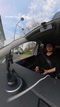 Wegweiser - Fahrschule Basel GoldenDrive #autofahrenschweiz #drivingschoolch