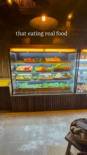 Everyone tells you to diet to lose weight, but that’s actually wrong. 👇 Did you know: ❌ 99% of dieters gain all the weight back 😓 ❌ 30% gain more weight than they lost 🥹 ❌ Dieting causes a disordered relationship with food which CAUSES overeating. 🤯 The difference between women who lose the weight AND keep it off… And those who continue to struggle… Is that those who succeed make a LIFESTYLE CHANGE. Diet by definition are temporary. ⏰ You go on a diet until you hit your goal weight… and then