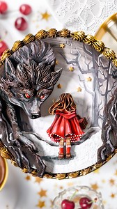 Presenting a spooky yet enchanting birthday cake design, with flavors that provide a hauntingly whimsical twist on the classic Black Forest cake. This eerie creation features rich layers of cheesecake, chocolate and cherries, capturing the essence of Little Red Riding Hood’s adventure through the woods. Topped with a hand-painted pastillage backdrop, it’s finished with decadent chocolate ganache and dark chocolate cookie decorations Just beware of hungry wolves lurking nearby! 🐺 #cookieart #coo