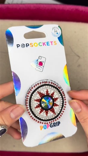 ❤️✨Maroon Phone Grip ✨❤️ (PopSocket brand) details on my Shopify store! 🔗 HawiDesigns.us #beadwork #handmade | Hawi Designs