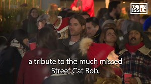 “There’s a reason why he’s such a well-known and famous cat..." We went behind the scenes of the new A Streetcat Named Bob movie, and heard from the stars about what it was like to work with the late, great kitty. Read more: https://www.bigissue.com/culture/film-tv-radio/street-cat-bob-stars-working-with-christmas-gift-from-bob/ | The Big Issue