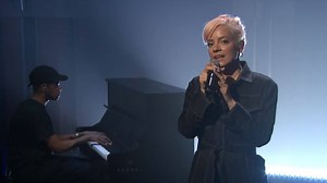 'Three' live on Late Night with Seth Meyers last night. 🚫🙈 Pre-order #NoShame here LilyAllen.lnk.to/NoShameFP Watch the full performance here: youtube.com/watch?v=N5Gw62CZhgU | Lily Allen