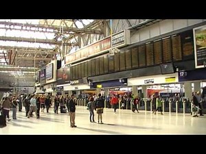 London: Waterloo Station - einer von vier Hauptbahnhöfen - one of four main train stations