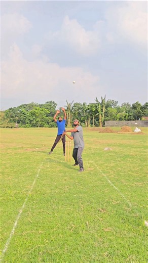 When a batsman gets upset after seeing a bowling ball hit him #comedy #foryou #hangtight #viral