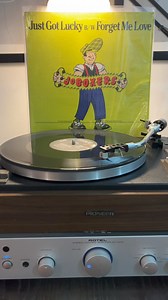 Starting Friday with some 80s nostalgia! “Just Got Lucky” by Jo Boxers wasn’t just a hit track; it also became a defining part of the Bagets soundtrack. This iconic Filipino coming-of-age film, featuring stars like Aga Muhlach, Herbert Bautista, Raymond Lauchengco, JC Bonnin, and William Martinez, captured the spirit of youth in the 80s, and this song brings back all those unforgettable moments. 🎶 Jo Boxers – Just Got Lucky 🎶 | DJ Joey Alba