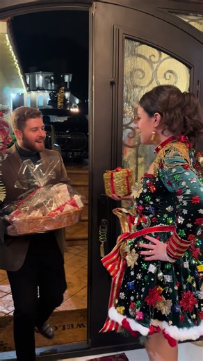 ردة فعل العريس وأهله على فستانها جرّصتنا😳#christmas #viral #explorepage #funny #fyp @Arab Jenn