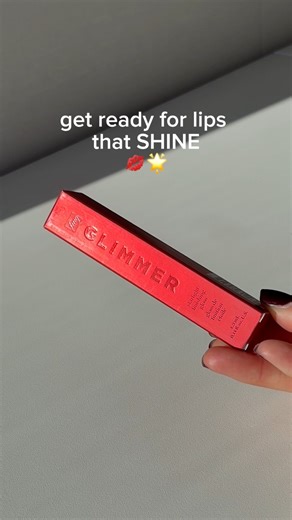 Perfect your pout with fmg Glimmer Starlight Finishing Gloss! 🌟👄 bit.ly/42F0qlE The easy-to-clean paddle applicator ensures precise, mess-free application. | Avon