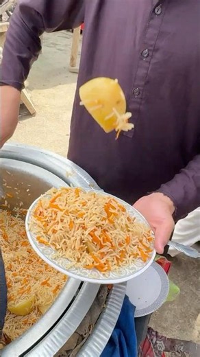 Afghan Kabuli Pulao on the Streets | Young Afghan Boy Selling Delicious Rice