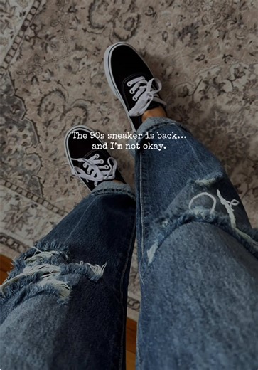 Moment for the classic black and white vans #tiktokshopcreatorpicks #sneakertok #vans #fashionfinds #milennials