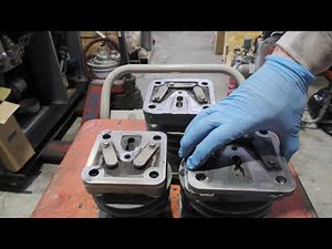 タンクマウントタイプの給油式レシプロコンプレッサーのリングや弁座組立、シリンダの交換を終えて