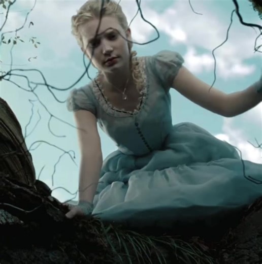 I love aethestic edits so much omg. | #aliceinwonderland #alicekingsleigh #aliceinwonderlandedit #alicekingsleighedit #ae2020
