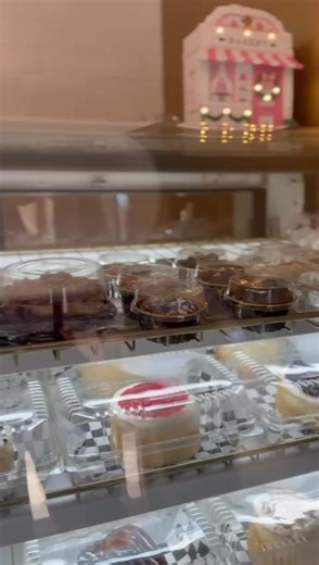 ¡Ven y disfruta de los postres más deliciosos del oeste ! 🎉 En Mini Sweets, te esperamos con una variedad de exquisitos postres hechos con amor y dedicación para ti. 😋 - Mini Pastelitos 🍰 perfectos para un antojo - Roles 🧁 suaves y esponjosos - Galletas 🍪 crujientes y deliciosas - Chocoflan 🍮 cremoso y chocolateado - Brownies 🍫 intensos y chocolatosos - Pay’s 🥧 clásicos y deliciosos ¡No te pierdas la oportunidad de probar nuestros postres! 💖 *¡Te esperamos!* 💛 📍Rancho Las Delicias, Lo