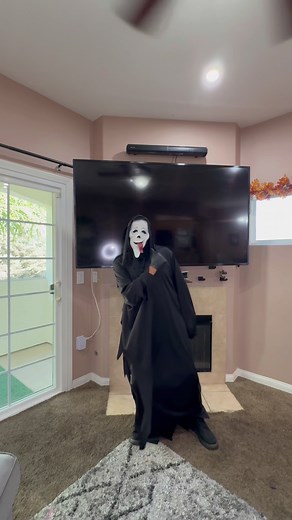 Ghostface Cosplay with Sweet Twist