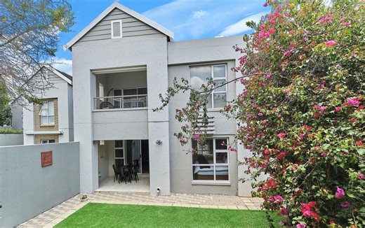 2 Bedroom Apartment / flat for sale in Eagle Canyon Golf Estate - 124 Lake Side Village, 623 Warick Crescent - Roodepoort - Property24