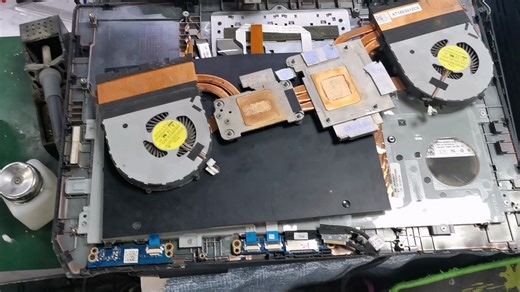 外星人笔记本电源灯指示灯一插就灭，主板通病严重，1000多又没了