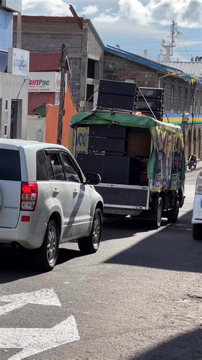 SVG’S ELECTION CAMPAIGN IS HEATING UP The 2025 General Election campaign in St. Vincent and Grenadines (SVG) is heating up, even though the election date has not yet been announced by Prime Minister Dr. Ralph Gonsalves. The election is largely expected before year end, though it is constitutionally due by February 2026. Today, October 6, in Kingstown, a campaign truck for the main opposition New Democratic Party (NDP) was seen going around town with the party’s campaign songs and messages. The N