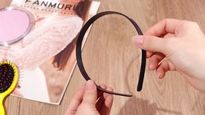 Hotop 100 Pcs Plastic Headbands Bulk for Women DIY Craft 1 Inch Wide No Teeth Plain Headbands for Crafts Women Girls DIY Hair Band Accessories Graduation(1/2 Inch Wide,Black)