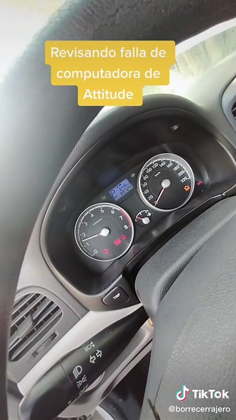 Revisando falla de computadora del Dodge Attitude