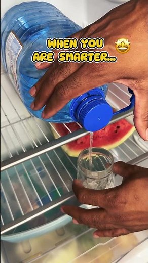 Here's how to pour water from a big jug without lifting it 🤗